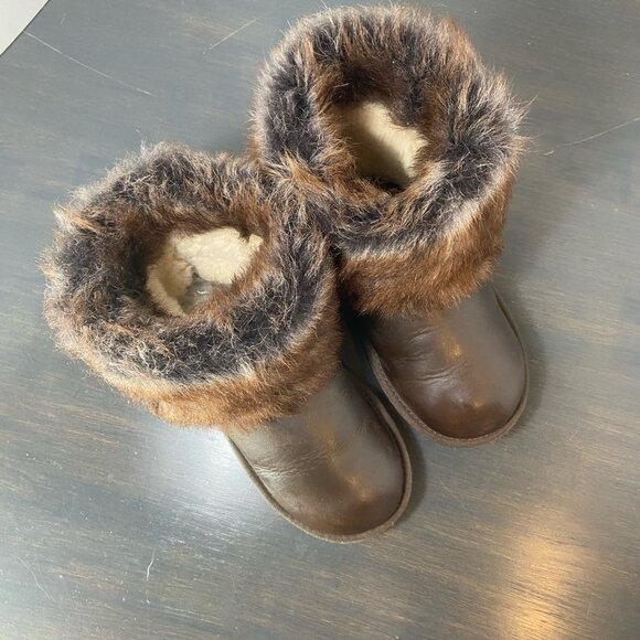 UGG Kensington Leather Fur Cuff Buckle Boots Brown Youth 2 - Picture 5 of 11